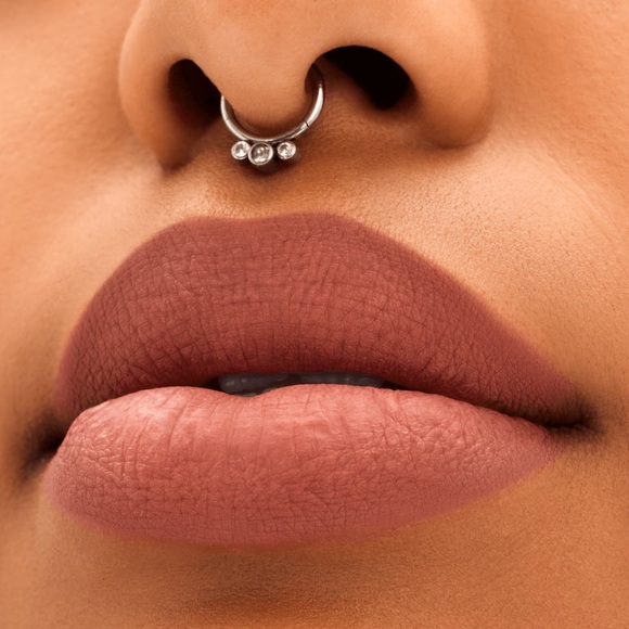 MAC Locked Kiss 24 HR Lipstick - Picture 12 of 16